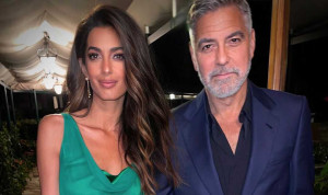 Η Amal και ο George Clooney βρίσκονται στη Βενετία και ξέρουμε ποιος διάσημος Έλληνας βρίσκεται μαζί τους