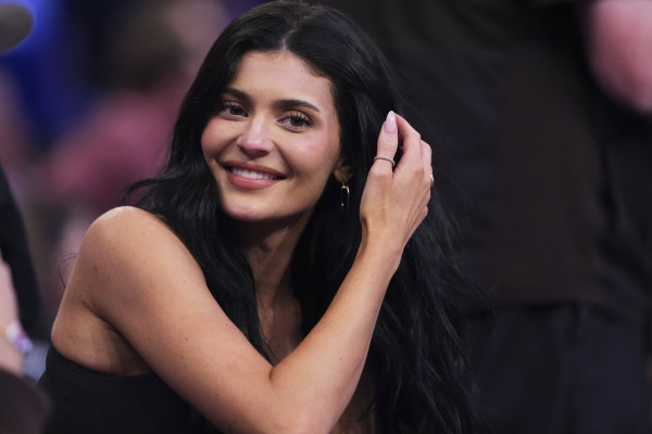 Το TikTok ζήτησε από την Kylie Jenner λεπτομέρειες για την αυξητική στήθους. Και εκείνη απάντησε!