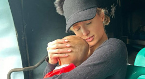 Paris Hilton: Αποκάλυψε τον λόγο για τον οποίο επέλεξε την παρένθετη μητρότητα