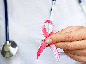 Καρκίνος του μαστού: Οι βασικοί παράγοντες κινδύνου και η βασική αντιμετώπισή του