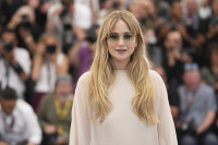 Η Jennifer Lawrence φόρεσε το τέλειο nude βερνίκι νυχιών στο Φεστιβάλ Καννών