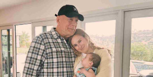 Bruce Willis: Η συγκινητική πρώτη του φωτογραφία ως παππούς κρατώντας με στοργή την εγγονή του