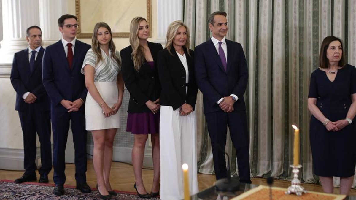 Ο Κυριάκος Μητσοτάκης ορκίστηκε Πρωθυπουργός - Στο πλευρό του η Μαρέβα, τα παιδιά του και οι αδελφές του