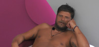 Big Brother: Σε ρόλο πυροσβέστη ο Ντενόπουλος πλησιάζει τον Γιώργο «Είσαι χάλια ψυχολογικά;» (Αποκλειστικό)
