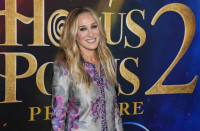 Η Carrie Bradshaw (καλά, η Sarah Jessica Parker) μόλις ανέβασε στο Instagram αυτό το TikTok-Viral προϊόν για τα χείλη