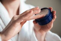 Αυτό είναι το cleansing balm που πωλείται κάθε 10 δευτερόλεπτα και λατρεύει το TikTok