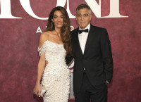 Amal Clooney: Το χτένισμα αναφορά σε μια μεγάλη ντίβα του Χόλιγουντ και τα μυστικά «όπλα» του Δημήτρη Γιαννέτου