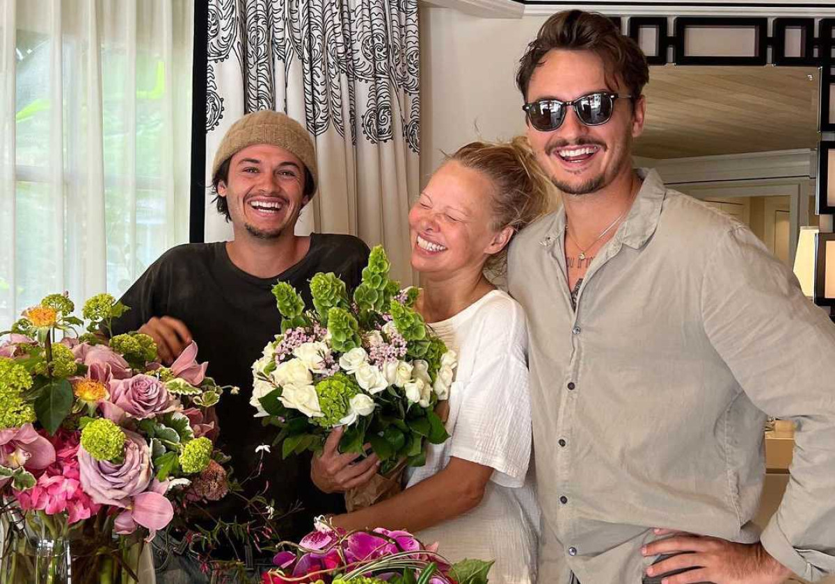 Η Pamela Anderson με τους γιους της, Brandon και Dylan