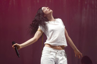 Η Lorde μιλά ανοιχτά για το τεστ εγκυμοσύνης στο “Clearblue”