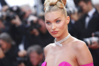 Bandage Dress: Η Elsa Hosk επαναφέρει την τάση στα φορέματα που λάτρεψαν οι Millennials