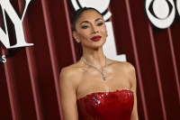 Get the look! Όλα τα μυστικά του αλά Audrey χτενίσματος της Nicole Scherzinger στα Tony Awards