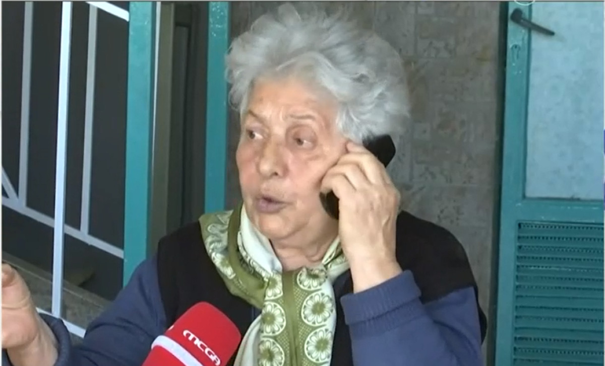 Η γιαγιά της Κλαυδίας τραγουδά την Αστερομάτα και να από πού πήρε το γονίδιο!
