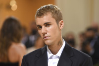 Ο Justin Bieber λέει ότι η συμπεριφορά των παπαράτσι «Πρέπει να σταματήσει»