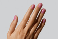 Τα syrup nails είναι το πιο hot nail trend για την πιο ζεστή περίοδο του χρόνου