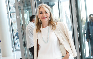Έλλη Στάη: Το «εκβιαστικό ντουέτο» με τον Ευαγγελάτο, ο star που τη δυσκόλεψε και ο λόγος που της θύμωσε η Άντζελα Δημητρίου