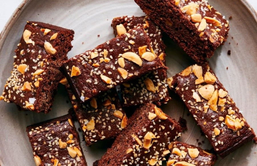 Vegan brownies με ταχίνι και χαλβά, ιδανικά για την Καθαρά Δευτέρα