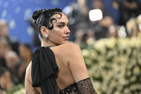 Η Kim Kardashian και η Dua Lipa έκαναν αυτό το prep step πριν το Met Gala