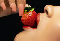 Latex lips: Πώς να πετύχεις ζουμερά, γυαλιστερά χείλη για... δάγκωμα!