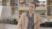 Γιούλη Τσαγκαράκη: Η εξομολόγηση για τον κακοποιητή αστυνομικό πατέρα της, η στιγμή που τον αντιμετώπισε και ο λόγος που δεν πήγε στην κηδεία του