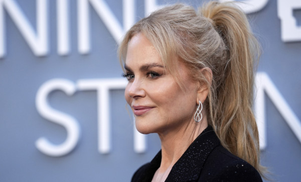 Το νέο ψυχρό ξανθό της Nicole Kidman είναι ό,τι πιο ιδανικό για τις ζεστές καλοκαιρινές μέρες